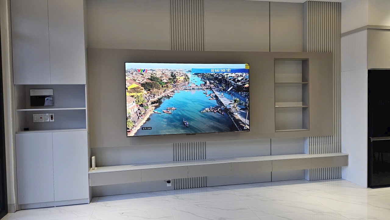 tivi xiaomi 75 inch treo tường chung cư 